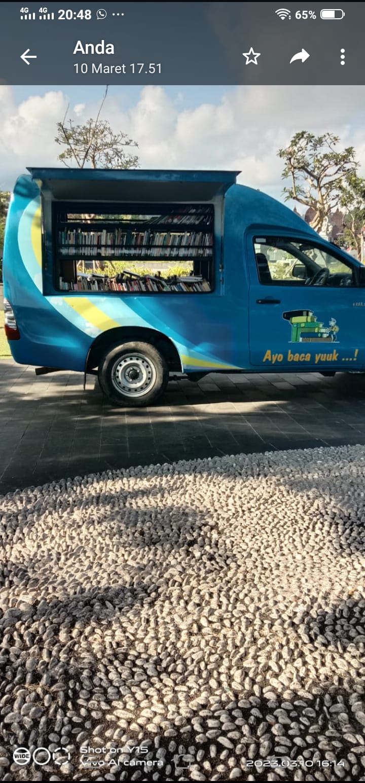 Pojok Baca di Alun-alun Kota Bangli