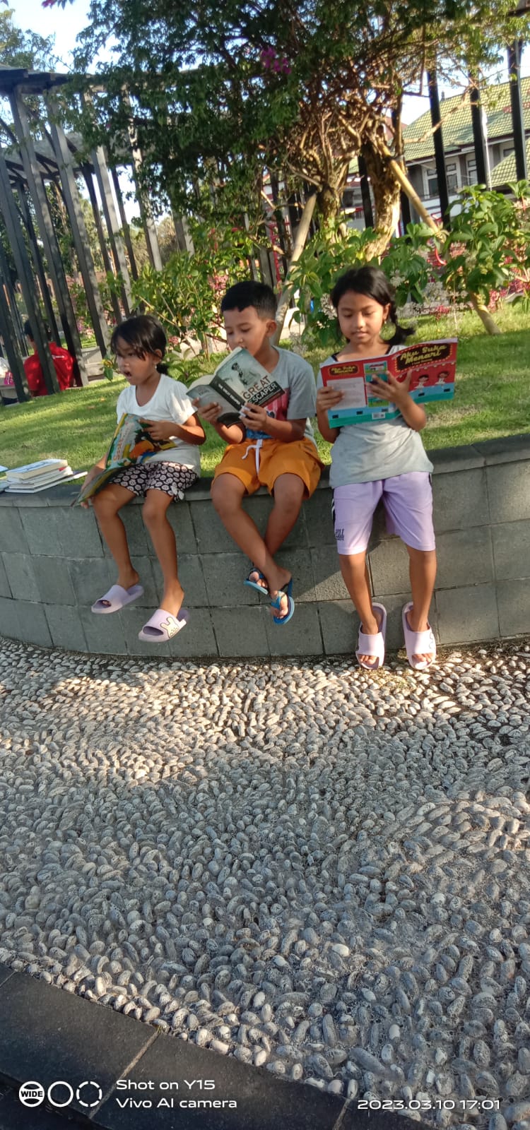 Pojok Baca di Alun-alun Kota Bangli