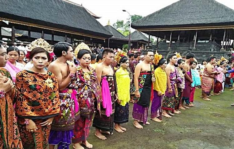 Arsip Statis Tradisi Pernikahan Masal di Desa Pengotan Bangli