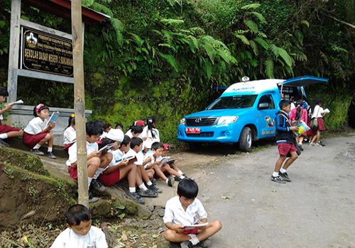 Mobil Perpustakaan Keliling Disambut Antusias Oleh Para Siswa