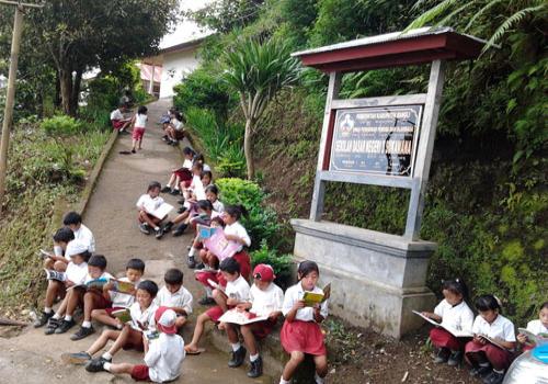 Perpustakaan Keliling Di SDN 3 Sukawana