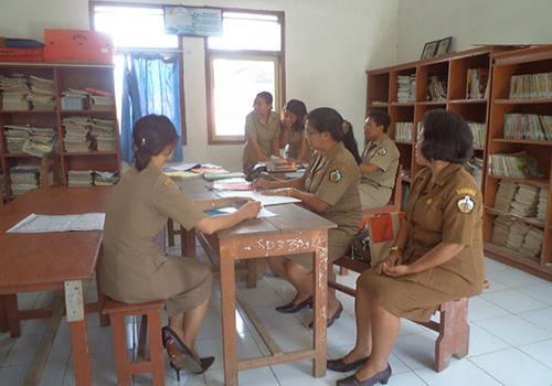 Pembinaan Pengelola Perpustakaan di SDN 3 Sulahan