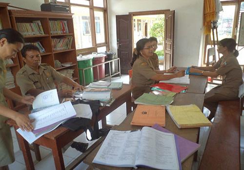 Pembinaan Pengelola Perpustakaan di SDN 3 Sulahan